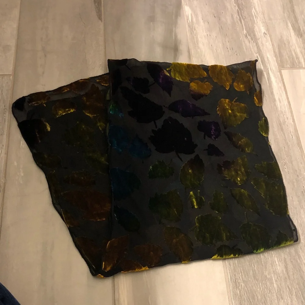Velvet Colorful Leaf Patterned Scarf